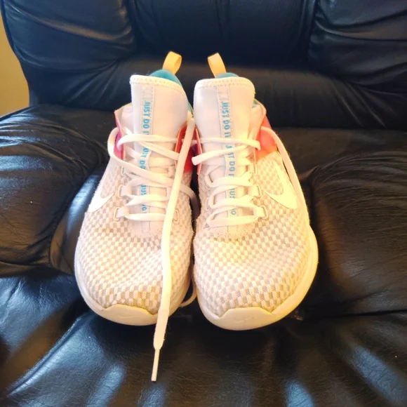 NIKE Air Max Bella White/Pink Athletic Sneakers - Size 8 - Picture 3 of 11